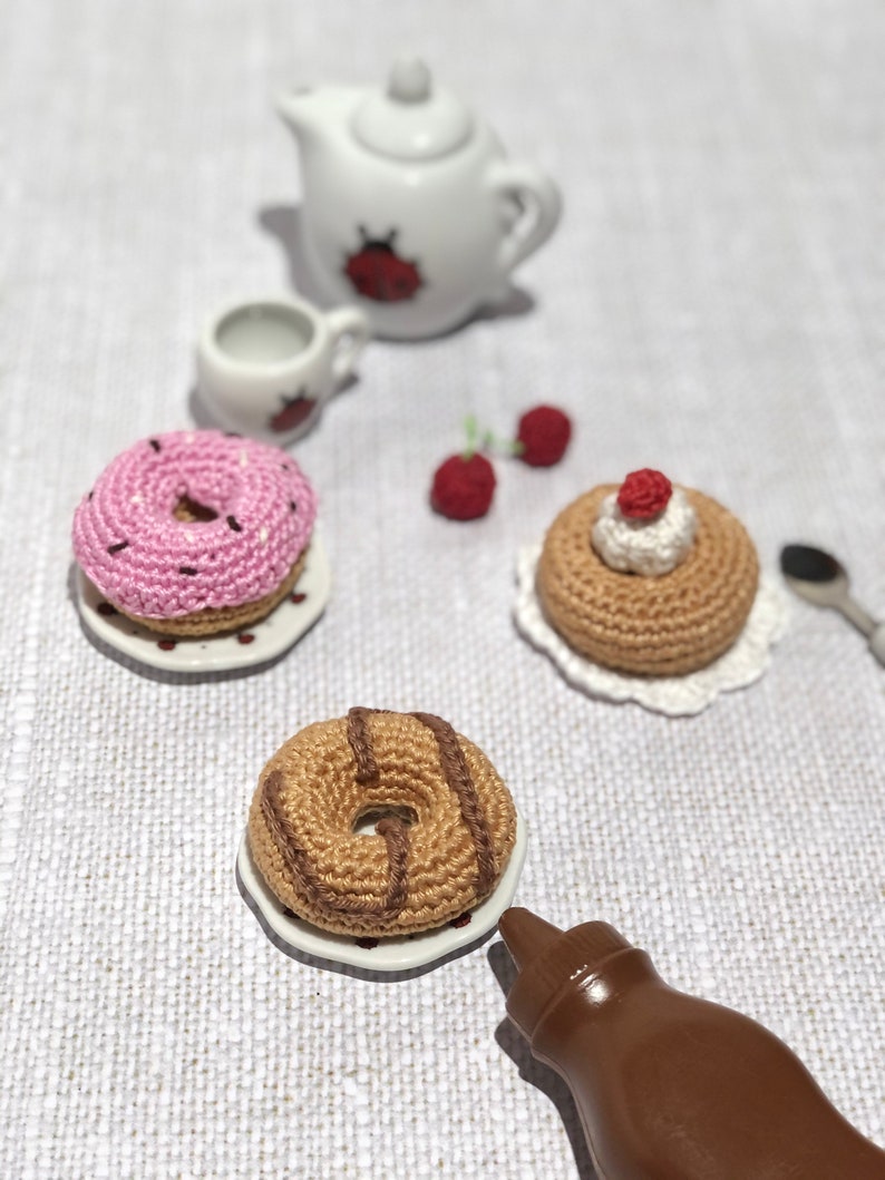 Patron dînette au crochet donut et baba au rhum pour dînette pour enfant image 3