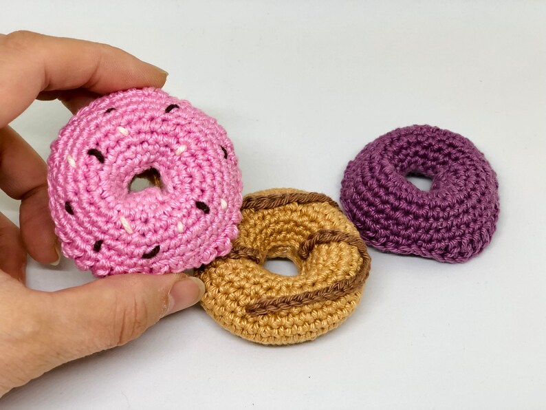 Patron dînette au crochet donut et baba au rhum pour dînette pour enfant image 2