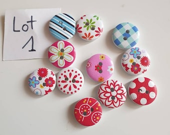 Set of wooden buttons