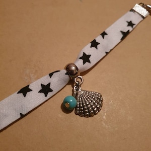 Pulsera Liberty con charm, hecha a mano