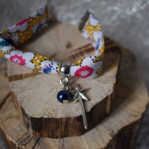 Pulsera Liberty con charm, hecha a mano
