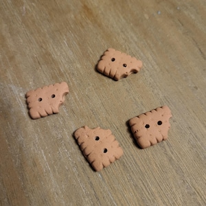 Set of 6 biscuit buttons