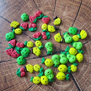 Lot de 6 boutons fruits fait main, couture scrapbooking