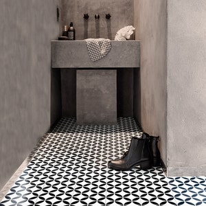 Ronda Black Sheet Vinyl Flooring. 2 Metre Wide Roll. (78")
