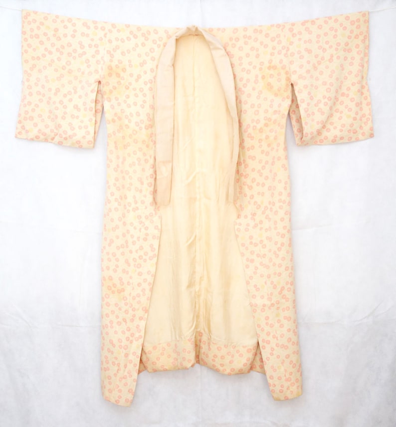 Vintage Kimono From Japan With Pastel Pink Flowers Pattern Etsy
