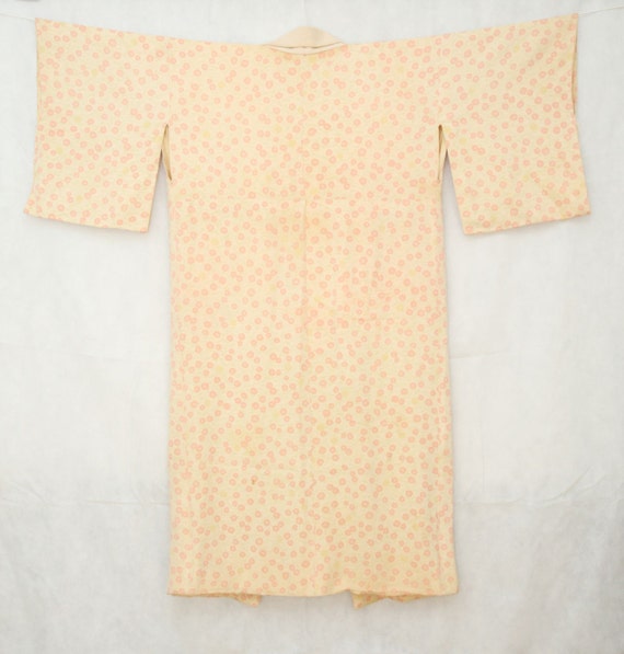 Vintage kimono from Japan with pastel pink flower… - image 2