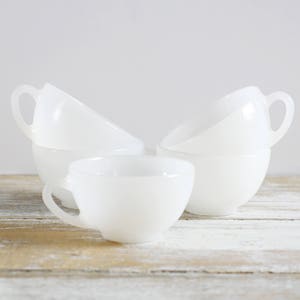 Set of five small vintage expresso cups from French brand Arcopal - Milk glass coffee cups made in France - Vintage white glass small cups