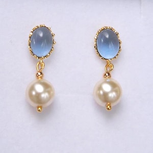Blue glass earrings with Swarovski pearls. Stud earrings. Bridal earrings. Pearl studs.