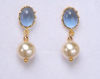 Blue glass earrings with Swarovski pearls. Stud earrings. Bridal earrings. Pearl studs.