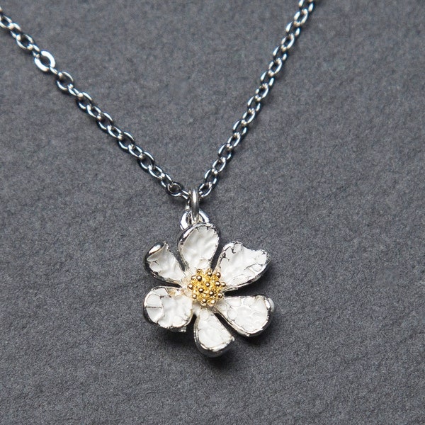 Daisy Necklace. Silver flower necklace. white flower necklace. flower girl necklace.