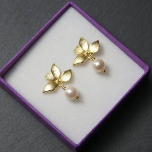 Orchid Stud Earrings, with Swarovski Pearls. Gold Orchid Earrings. Gold flower Studs. Pearl Drop Earrings.