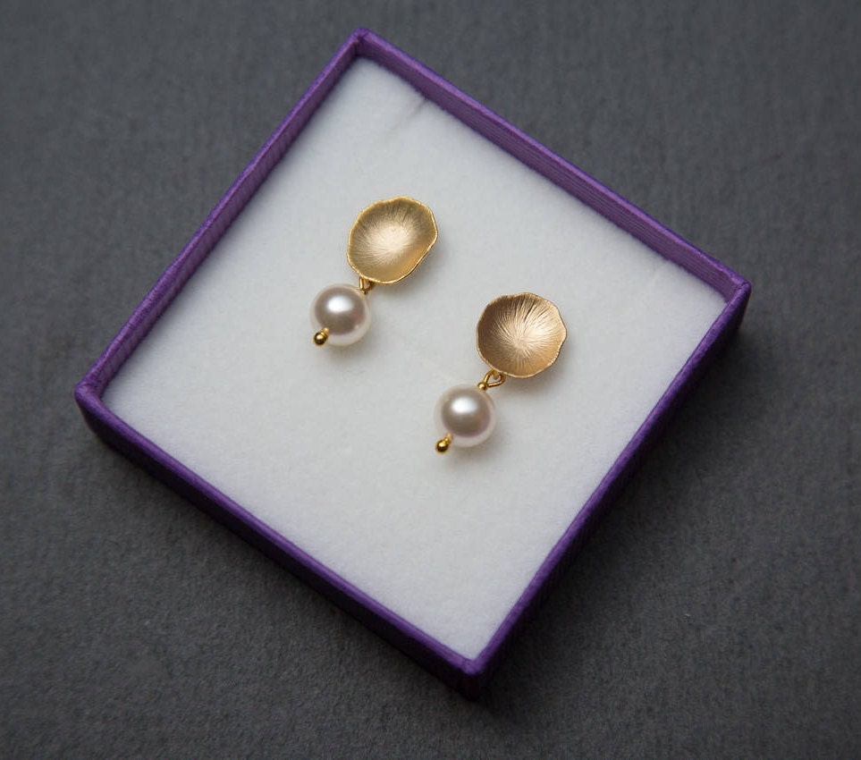 Contemporary pearl jewellery hot sale