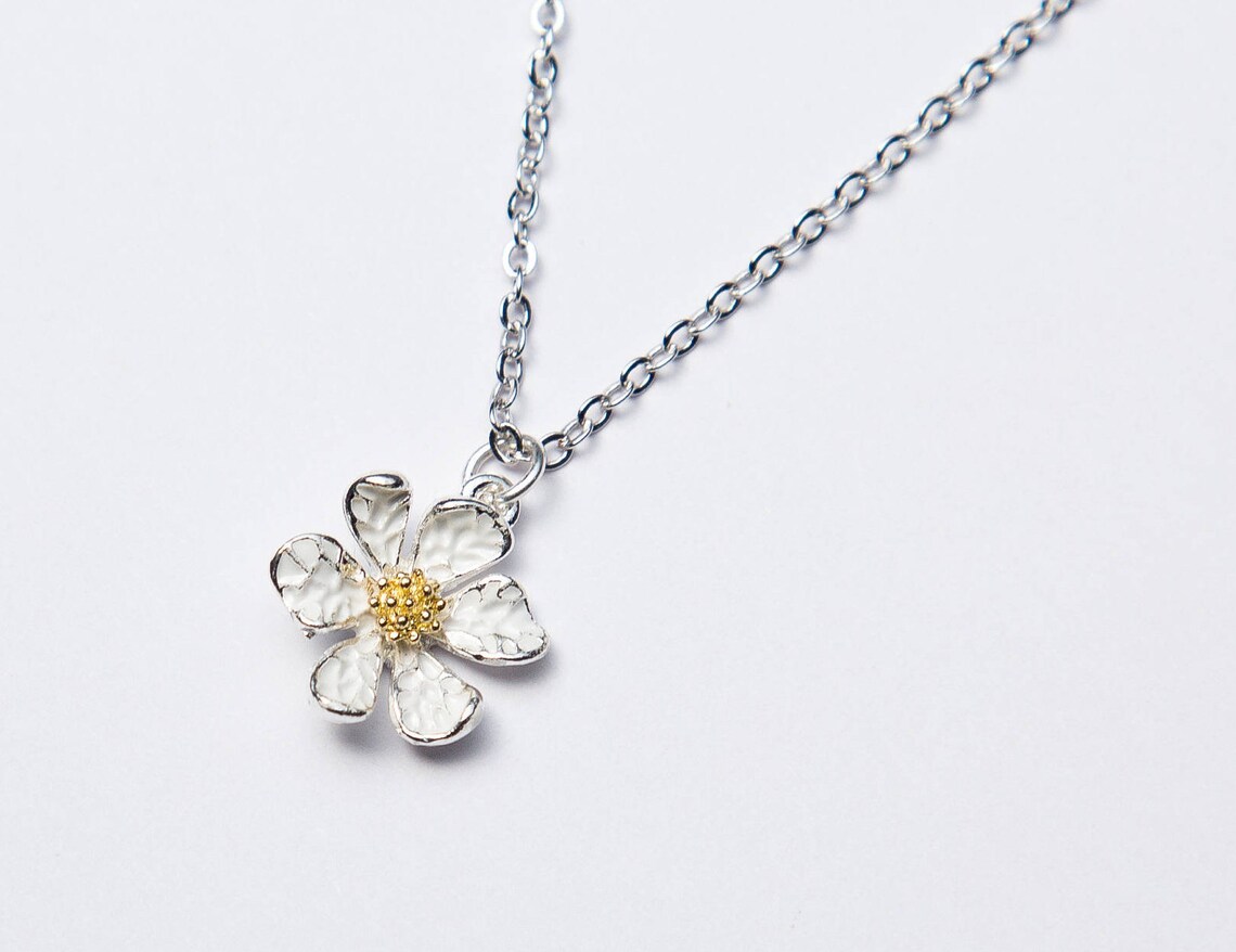 Daisy Necklace. Silver flower necklace. white flower necklace. Etsy