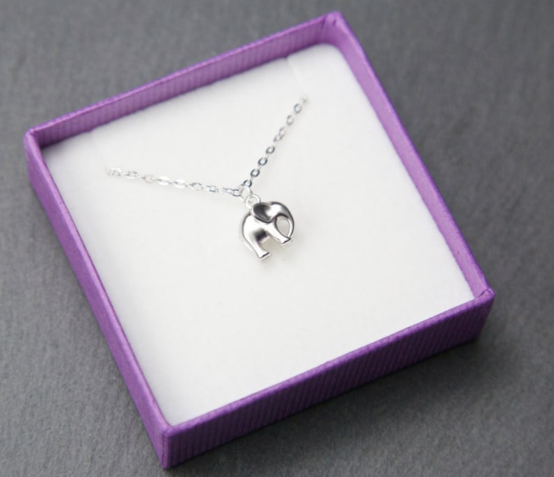 Elephant Necklace, Silver. Tiny elephant necklace. Animal necklace. Silver Elephant Necklace. imagem 2
