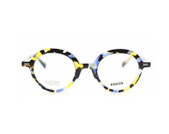 Gafas fabulosas ANNA de Les Pieces Uniques Gafas de estilo redondo en acetato vibrante Tamaño de lente de 44 mm con clip para el sol a juego B600