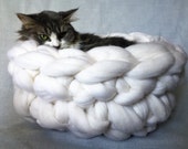 Cat Bed, Chunky Knit Cat bed, Pet bed, Pet cave, Pet Bedding, Merino Wool Cat bed,