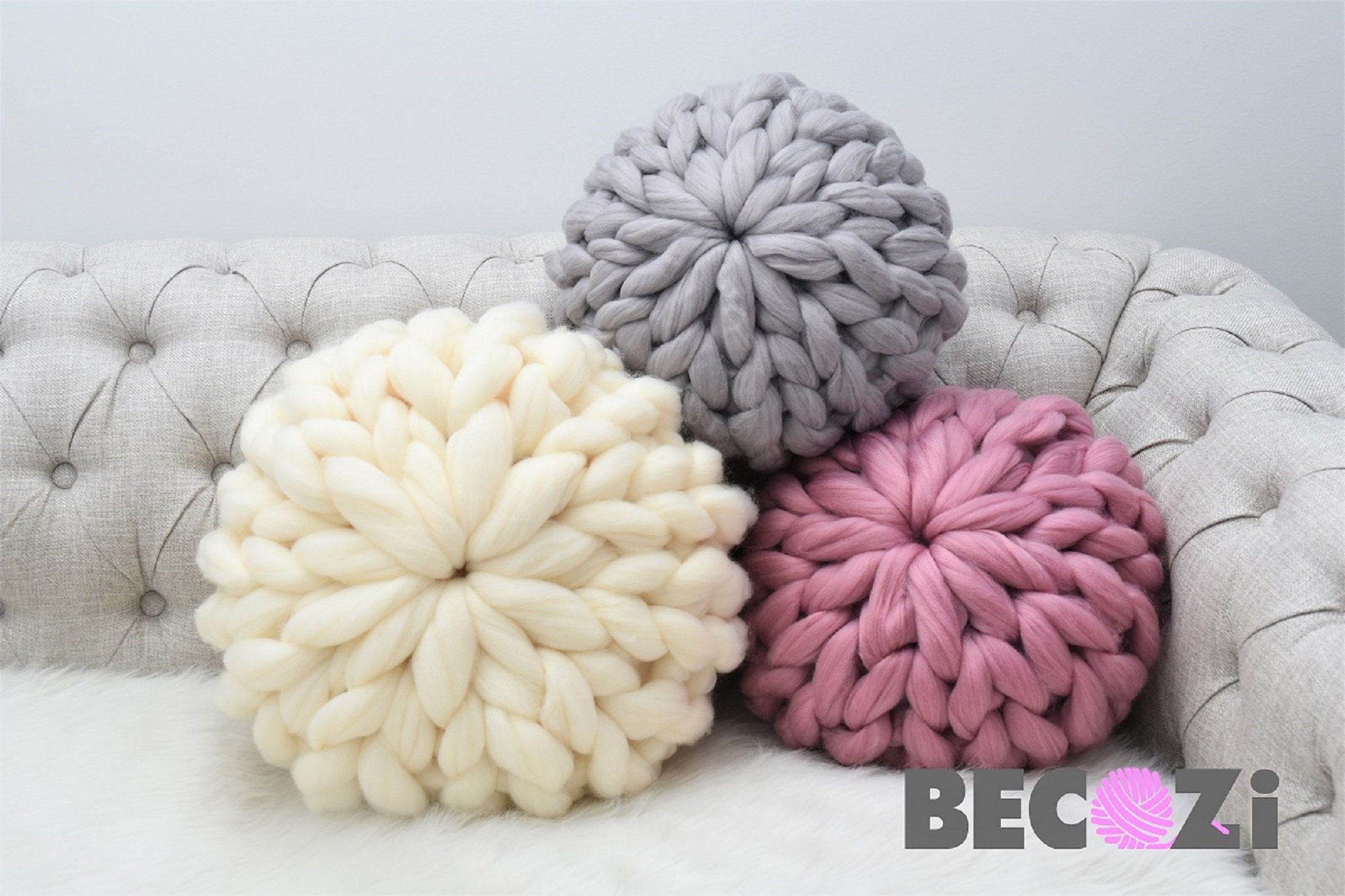 Chunky knit pillow FREE SHIPPING Round Pillow Vegan yarn pillow Decorative Pillow Ball Pillow Wedding gift gift