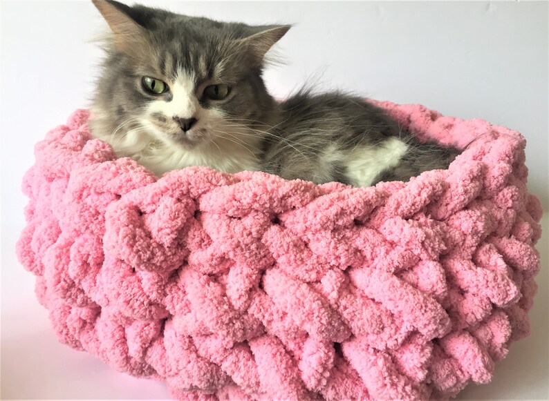 Chunky Chenille Cat Bed Cat furniture Cat Bedding Cat bed Chenille yarn Pet bed Vegan Yarn Pet bed Bulky vegan yarn cat bed Cat Cave