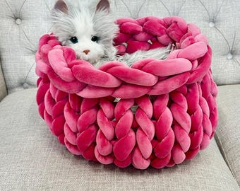 Cat bed, Pet bed, Chunky Knit, Velvet yarn, Cat cave