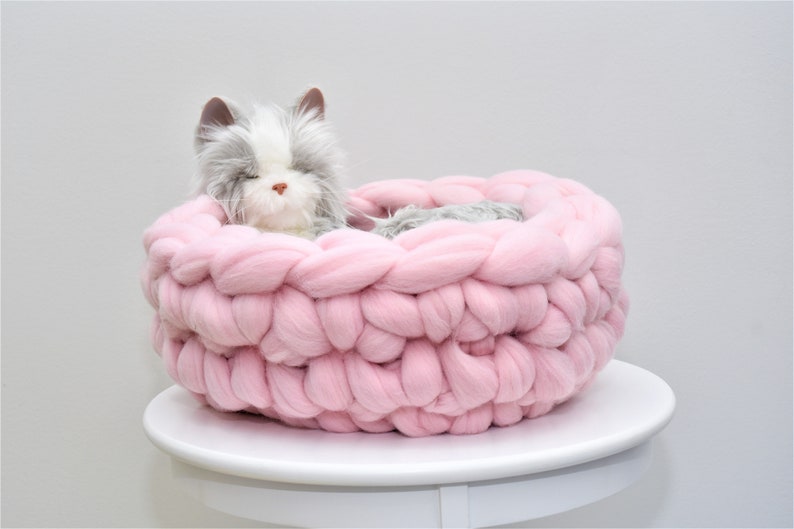 Cat Bed, FREE SHIP, Chunky Knit Cat bed, Pet bed, Pet cave, Pet Bedding, Merino Wool Cat bed, image 3