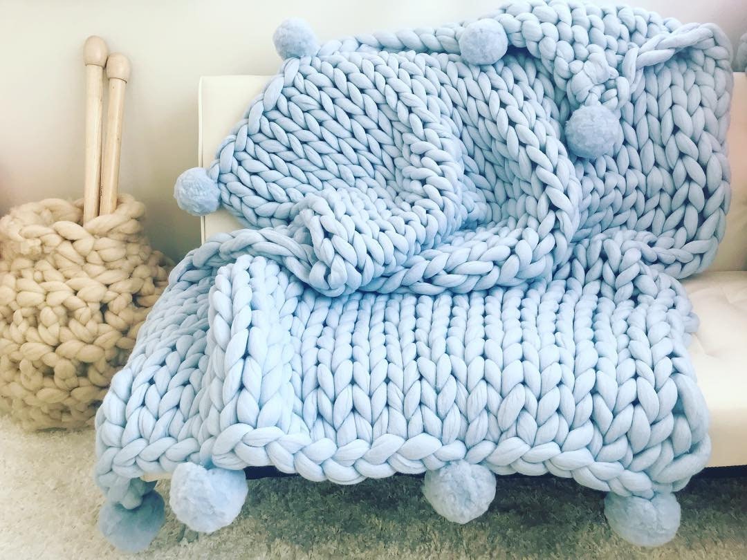 Chunky knit blanket with pom poms hotsell