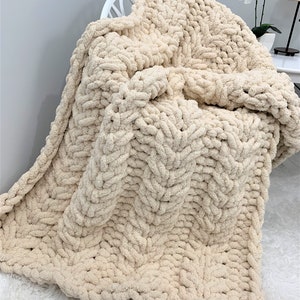 Chunky Knit Blanket, FREE SHIP, Chenille blanket, Flower Cable, Knitted Blanket, Hand knit, Cable knit throw, gift