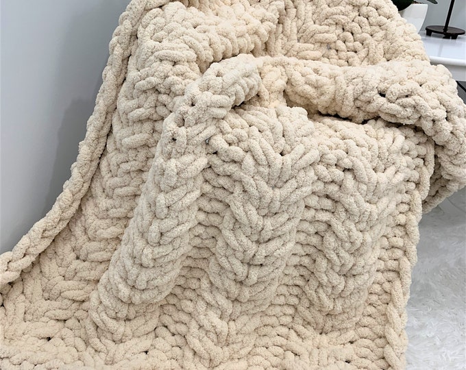 Blanket, Chunky knit throw, Chenille blanket, Flower Cable, Knitted Blanket, Hand knit, throw, gift