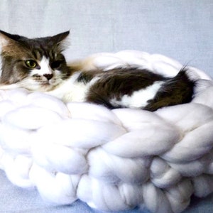 Cat Bed, FREE SHIP, Chunky Knit Cat bed, Pet bed, Pet cave, Pet Bedding, Merino Wool Cat bed, image 5