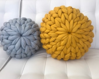 Pillow, Merino wool pillow, Round Pillow, Chunky knit, Decorative Pillow, Ball Pillow, Pouf pillow, Wedding gift, Gift