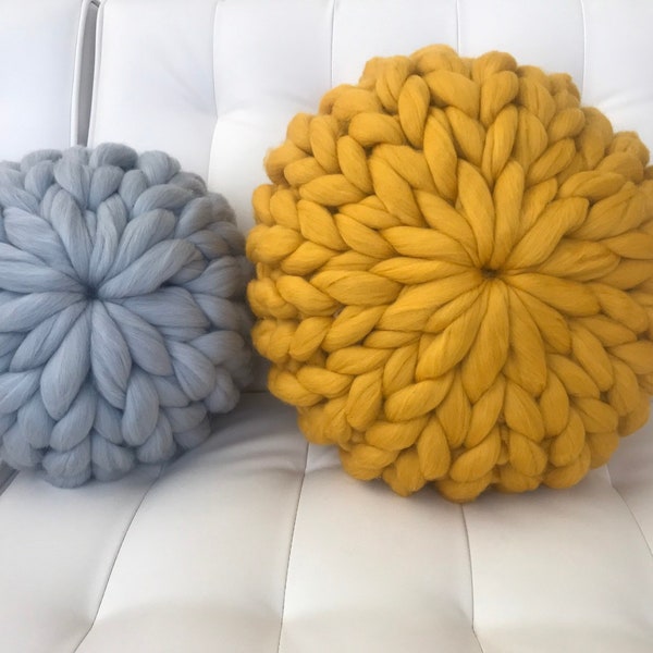 Chunky knit pillow, FREE SHIP, Round Pillow, Merino Wool, Decorative Pillow, Ball Pillow, Wedding gift, Mother's Day gift,