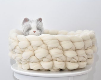 Cat Bed, READY TO SHIP, Chunky Knit Cat bed, Pet bed, Pet cave, Pet Bedding, Merino Wool Cat bed,