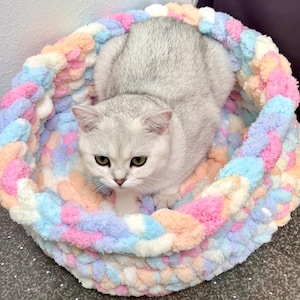 Chunky Chenille Cat Bed, SOFT Cat bed, Chenille yarn Pet bed, Vegan Yarn Pet bed, Cat furniture, Cat Cave, gift