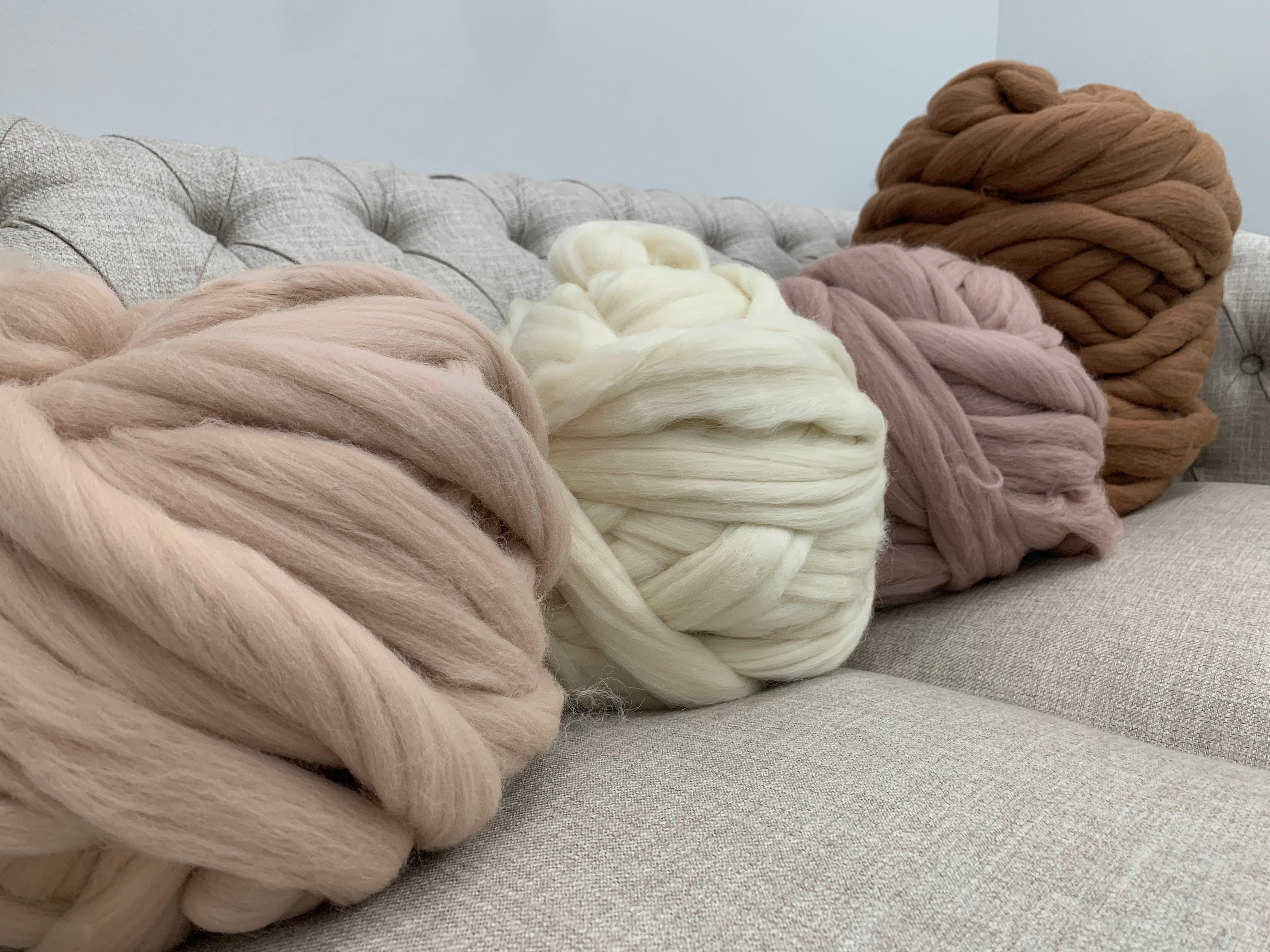 Chunky Knit Yarn for Hand Knitting, Super Soft Big Bulky Jumbo Arm Knit  Yarn Handmade DIY Throw Blanket Pet Bed