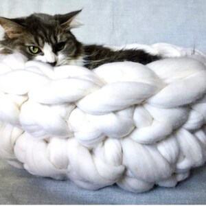 Cat Bed, FREE SHIP, Chunky Knit Cat bed, Pet bed, Pet cave, Pet Bedding, Merino Wool Cat bed, Mother's Day 画像 4