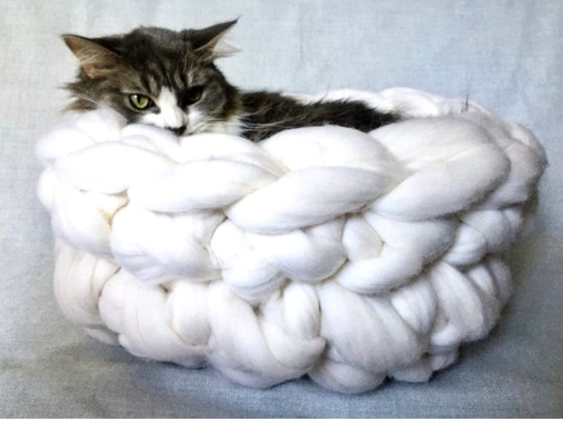 Cat Bed, FREE SHIP, Chunky Knit Cat bed, Pet bed, Pet cave, Pet Bedding, Merino Wool Cat bed, image 4