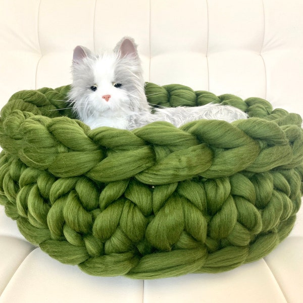 Cat Bed, Knitted Chunky Cat bed, Basket Pet bed, Pet cave, Pet Bedding, Merino Wool Cat bed, Mother's Day