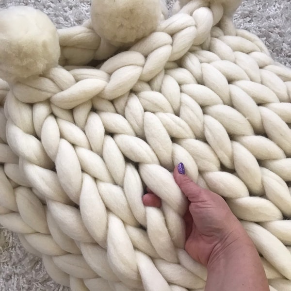 Chunky knit blanket, Merino wool blanket with Pom poms, Merino Wool Throw, Giant knit blanket, Chunky Merino blanket, Mother's Day Gift
