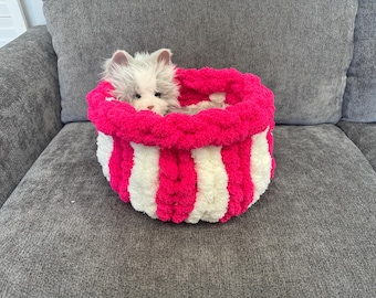 Striped Pet Bed,  Jumbo Chenille Cat Bed, pet bed, dog bed, gift