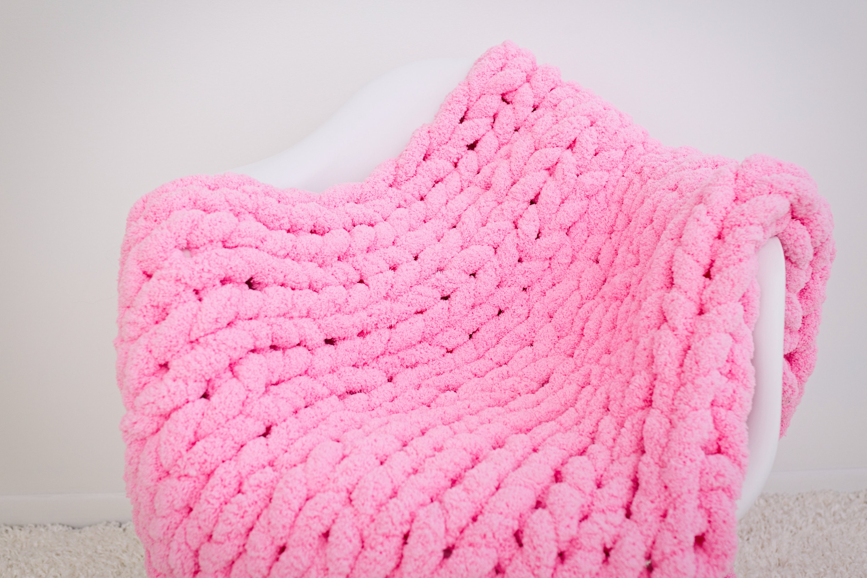 Washable Loopy Yarn Crochet Polyester Knitting Puffy Thick Velvet Giant  Blanket Chunky Chenille Custom Size Jumbo Blanket - China Knit Weighted  Blanket and Chunky Knit Blanket price