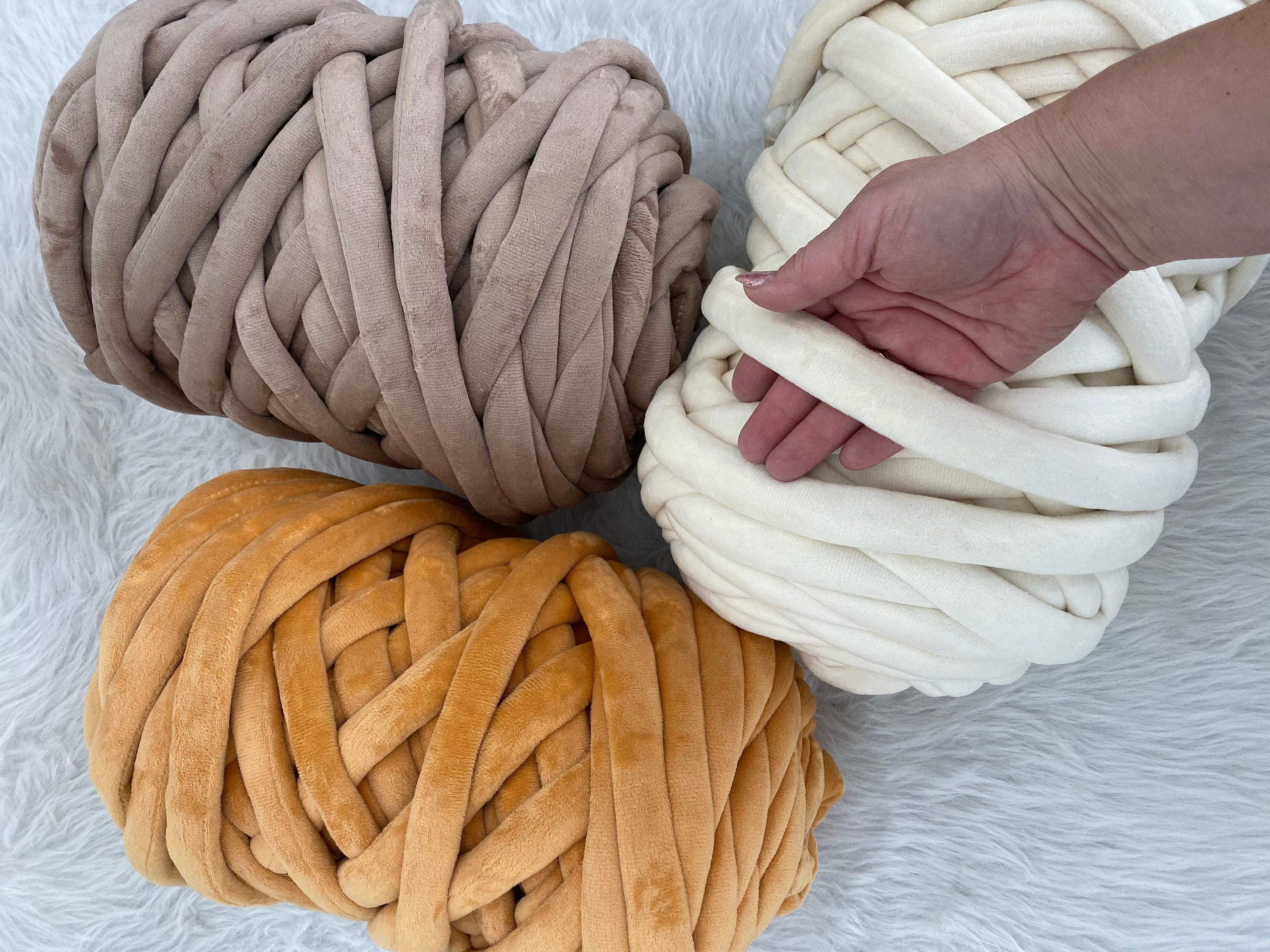 Plush and Lush Velvet Yarn, 1 inch thick – BeCozi