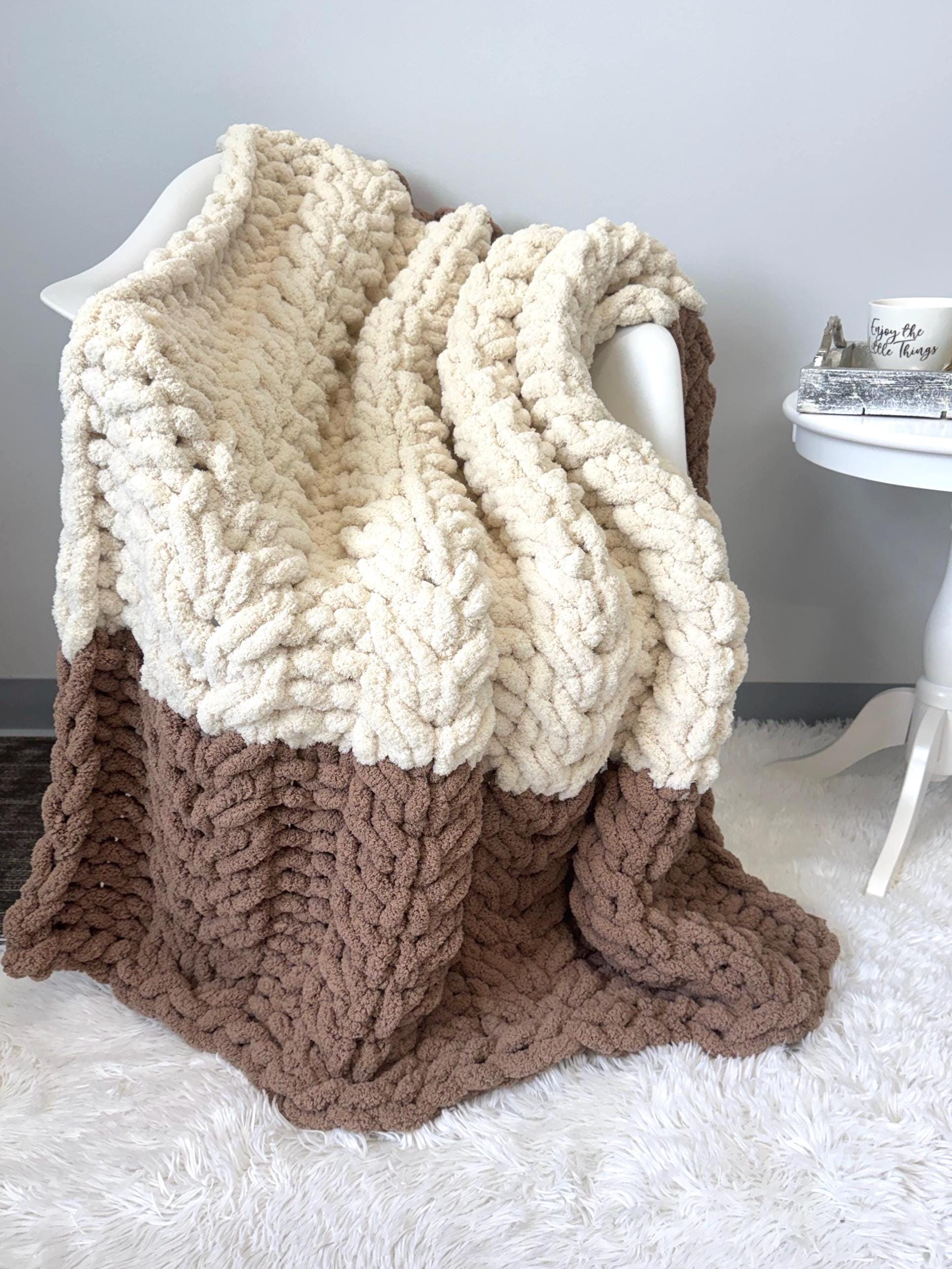 Chunky Knit Blanket, Flower cable, Chenille Blanket - Etsy 日本
