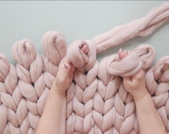 Beginner's chunky yarn finger knitted blanket workshop 10/14 2pm