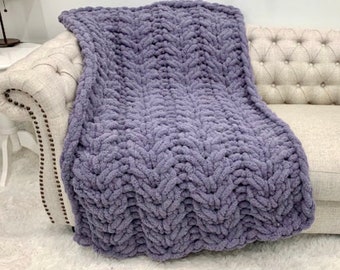 Chunky Knit Blanket, Chunky Chenille blanket, Flower Cable, Knitted Blanket, Hand knit, Cable knit throw, gift, Mother's Day Gift