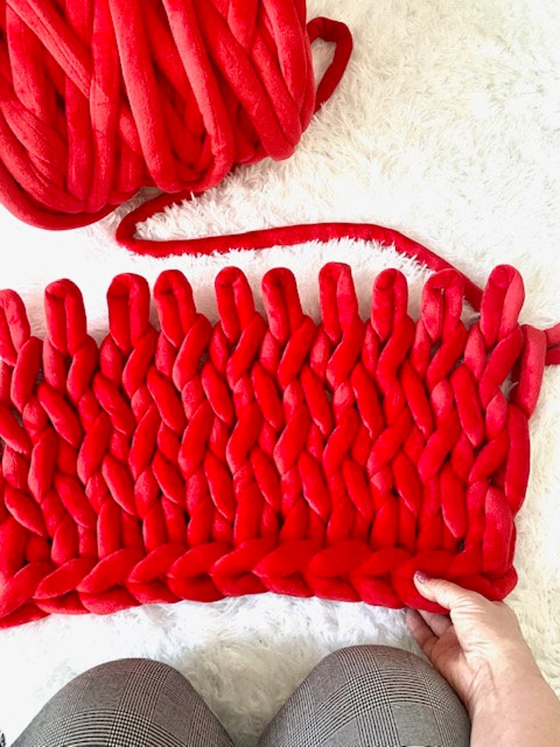 Velvet yarn, Chunky velvet yarn, Hand knitting, Arm knitting image 4