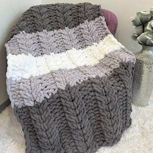 Chunky Knit Blanket, Flower Cable, Chunky Chenille, Hand knit blanket, Chunky Knit, Gift for her, Gift