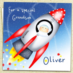 Carte d'anniversaire personnalisée pour enfant représentant une fusée dans l'espace extra-atmosphérique et son pilote, carte d'anniversaire astronaute