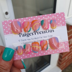 Summertime - Set of 10 Short or Medium Length Round Coffin Stiletto Square Oval Gel False Nails - PaigesPressOns