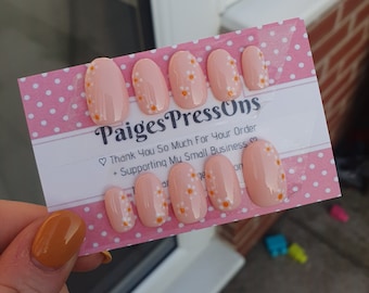 Daisy Chain - Set of 10 Short or Medium Length Round Coffin Stiletto Square Oval Gel False Nails - PaigesPressOns