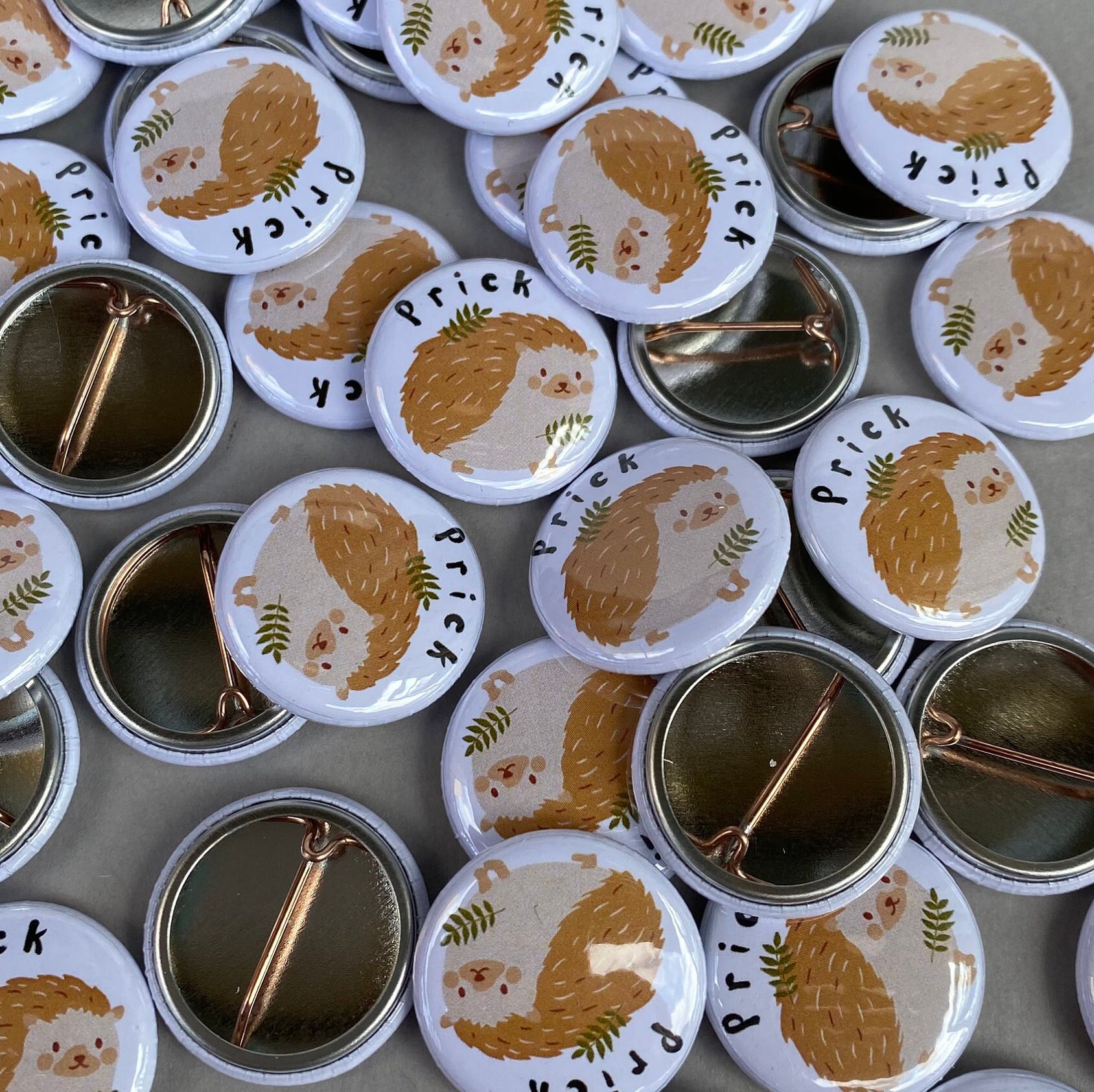 ハリネズミ　ピンバッチ il_1080xN.2967211020_9oa6.jpg