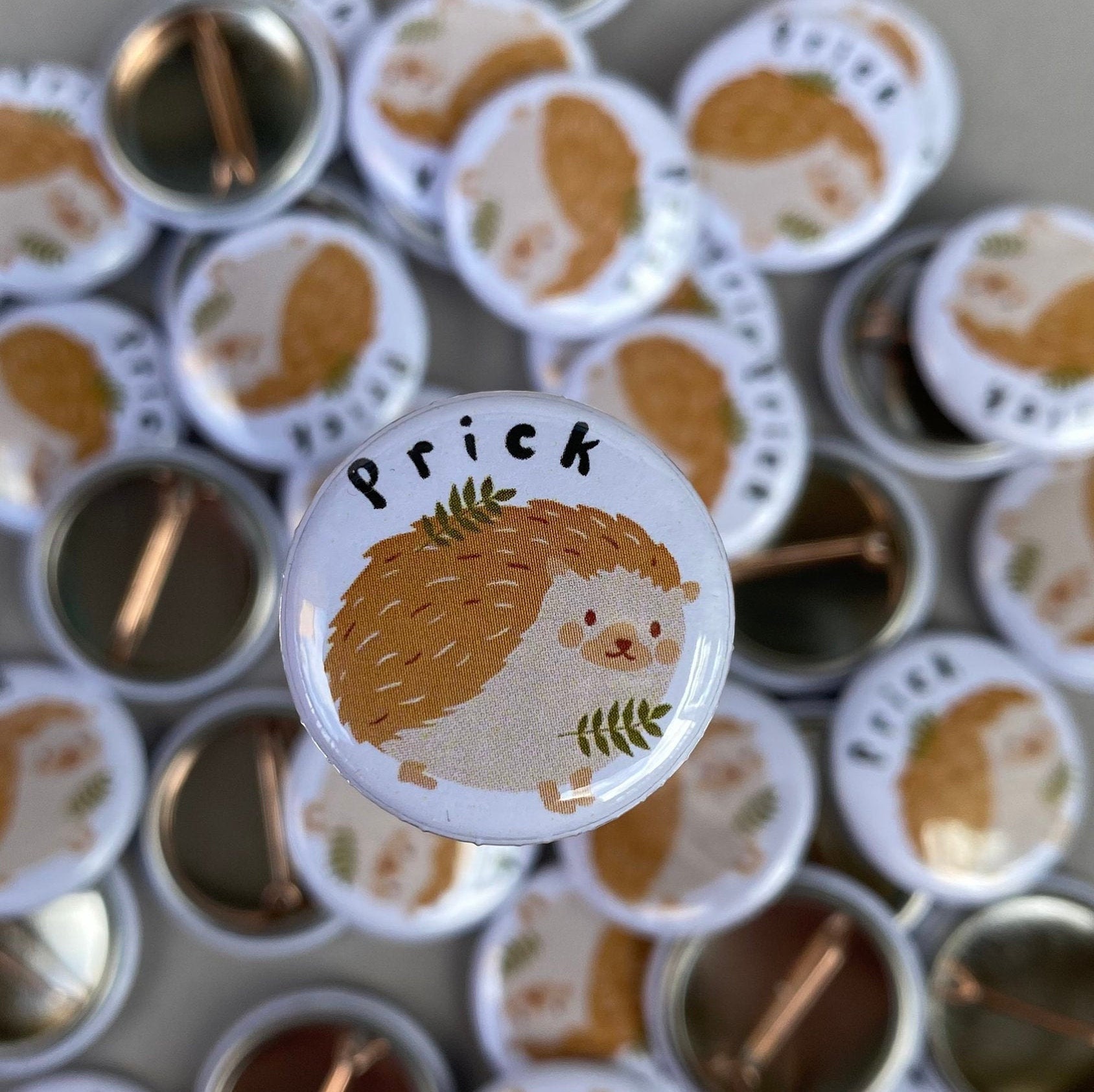 ハリネズミ　ピンバッチ il_fullxfull.3431199120_hpxo.jpg